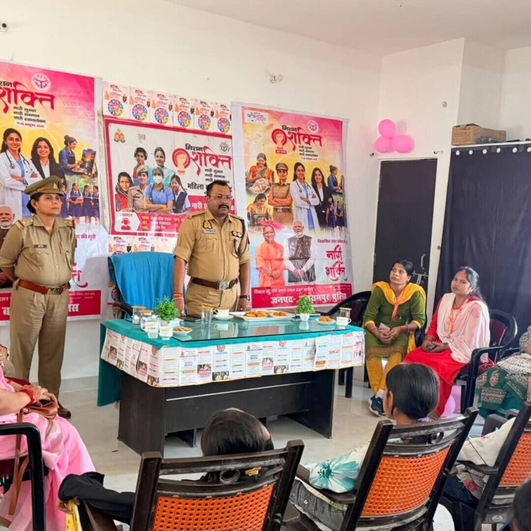 #बलरामपुर महिला थाना बना 'मॉडल मिशन शक्ति केंद्र', अत्याधुनिक सुविधाओं से लैस हुआ परिसर...
बलरामपुर, 20 अक्टूबर:
उत्तर प्रदेश शासन के ‘मिशन शक्ति फेज-6.0’ के तहत बलरामपुर में महिला सुरक्षा और स्वावलंबन को नई रफ्तार मिली है। पुलिस अधीक्षक मार्तण्ड प्रकाश सिंह के निर्देशन और एएसपी विशाल पाण्डेय के पर्यवेक्षण में महिला थाना परिसर को अत्याधुनिक सुविधाओं से युक्त ‘मॉडल मिशन शक्ति केंद्र’ के रूप में विकसित किया गया है।
सोमवार को इस मॉडल केंद्र पर आयोजित समेकित जागरूकता कार्यक्रम में शासकीय योजनाओं की लाभार्थी महिलाओं और छात्राओं ने बड़ी संख्या में शिरकत की।
#balrampurpolice #balrampur