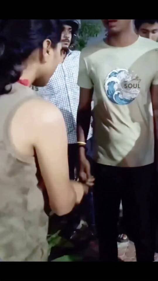 यह घटना सोशल मीडिया और समाचारों में काफी चर्चा का विषय बनी रहती है, जहां किसी महिला होमगार्ड कर्मी ने सरेराह छेड़खानी या बदतमीजी करने वाले किसी मनचले (उत्पात मचाने वाले व्यक्ति) को सबक सिखाया हो