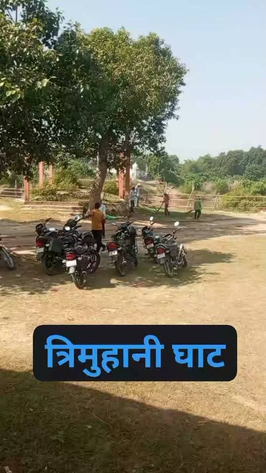 🚨 महराजगंज ब्रेकिंग न्यूज़: त्रिमुहानी घाट पर मूर्ति विसर्जन की तैयारियां तेज, सुरक्षा के इंतजाम
📍 महराजगंज। मां दुर्गा की प्रतिमाओं के विसर्जन को लेकर त्रिमुहानी घाट पर तैयारियां युद्धस्तर पर जारी हैं। सदर ब्लॉक के चेहरी, पिपरा रसूलपुर, सिंहपुर, पकड़ी नौनिया, अमहवा जंगल और फरजंद अली बड़हरा रानी समेत आसपास के कई गांवों की दुर्गा प्रतिमाओं का विसर्जन इसी घाट पर किया जाएगा।
विसर्जन को देखते हुए घाट की साफ-सफाई और समतलीकरण का कार्य तेजी से कराया जा रहा है। जेसीबी और घास काटने वाली मशीनों की मदद से घाट को व्यवस्थित किया जा रहा है। वहीं, सुरक्षा के मद्देनजर घाट के किनारे बांस-बल्ली की बैरिकेडिंग भी की गई है।
प्रशासन का लक्ष्य विसर्जन को सुरक्षित और शांतिपूर्ण ढंग से संपन्न कराना है।
अन्य खबरों के लिए बने रहें पब्लिक महराजगंज न्यूज़ के साथ।
#PublicMaharajganj #Maharajganj #त्रिमुहानीघाट #मांदुर्गा #मूर्तिविसर्जन #DurgaVisarjan #BreakingNews #MaharajganjNews #UPNews