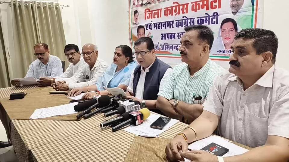 Awaaz Live Rudrapur: कांग्रेस निकलेगी न्याय यात्रा, पदाधिकारियों ने की प्रेसवार्ता
#AwaazIndiaDigital #Uttarakhand #Rudrapur #Congress #RajkumarThukral #HimanshuGava #MohanLalKhera #MamtaRani #PressConference #LatestNews