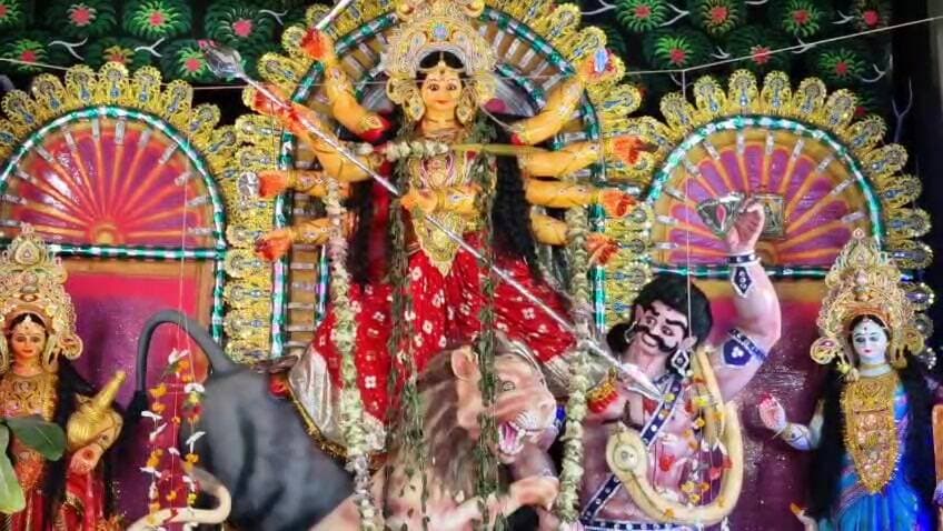 ବସ୍ତା: ମହା ନବମୀରେ ମାଆ ଦୁର୍ଗାଙ୍କ ଦର୍ଶନ ପାଇଁ ଭକ୍ତଙ୍କ ଭିଡ, ବାଲିଆପାଳରେ ୭୨ ବର୍ଷରେ ଦୁର୍ଗା ପୂଜା