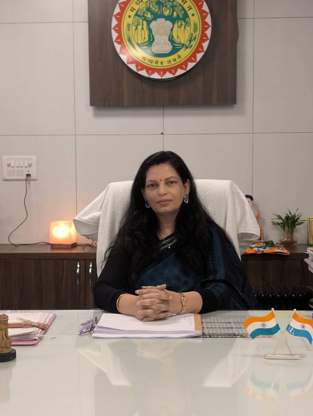 कलेक्टर श्रीमती नीतू माथुर ने जिलेवासियों को विजयादशमी एवं दशहरा पर्व की शुभकामनाएं दीं
आलीराजपुर। कलेक्टर श्रीमती नीतू माथुर ने जिले के समस्त नागरिकों को विजयादशमी एवं दशहरा पर्व की हार्दिक शुभकामनाएं दीं। उन्होंने कहा कि विजयादशमी का पर्व असत्य पर सत्य और अधर्म पर धर्म की विजय का प्रतीक है। यह पर्व हमें सदैव सत्य, सदाचार और न्याय के मार्ग पर चलने की प्रेरणा देता है।
कलेक्टर श्रीमती माथुर ने कामना की कि यह पर्व सभी के जीवन में सुख, शांति, समृद्धि एवं खुशहाली लेकर आए तथा जिले में आपसी सद्भाव, भाईचारे और सामाजिक एकता की भावना और मजबूत हो।
<nis:link nis:type=tag nis:id=collector nis:value=collector nis:enabled=true nis:link/>
<nis:link nis:type=tag nis:id=alirajpur nis:value=alirajpur nis:enabled=true nis:link/>
