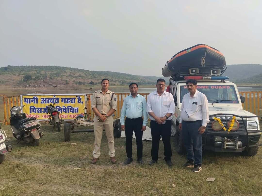 कलेक्टर श्री रोहित सिसोनिया के निर्देशानुसार रायसेन एसडीएम श्री मनीष शर्मा द्वारा माखनी पहुंचकर यहां स्थित तालाब में प्रतिमा विसर्जन हेतु की गई व्यवस्थाओं का जायजा लिया गया।
#Raisen Jansampark Madhya Pradesh