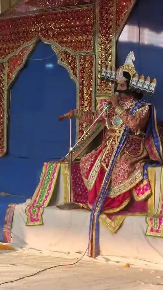 राम रावण का युद्ध। बक्सर रामलीला कमेटी में आज का प्रसंग कुछ ही देर में होगा। रावण वध आप देख रहे हैं किला में मैदान से लाइव