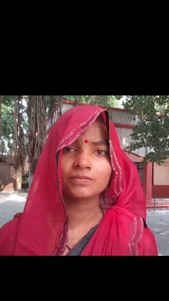 बिचौली में महिला से एक लाख रुपये और जेवर लूटने का आरोप,,
लाइसेंसी पिस्टल से कई राउंड फायरिंग कर दहशत फैलाने का आरोप,,
मदारीपुर निवासी राधाबल्लभ उर्फ लला त्रिपाठी और उसके साथियों पर लगाए गंभीर आरोप,,
विरोध करने पर एक युवक के सिर पर पिस्टल की मूठ से वार कर घायल करने का भी आरोप,,
पीड़िता सोनम ने पुलिस पर शिकायत के बावजूद मुकदमा दर्ज न करने का लगाया आरोप,,
एसपी को प्रार्थना पत्र देकर आरोपियों के खिलाफ कार्रवाई और न्याय की लगाई गुहार,,