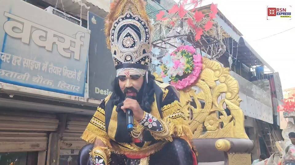 हिसार मे मनाया जा रहा धूमधाम से दशहरा महोत्सव, मुल्तानी चौक से नई सब्जी मंडी तक निकली गई झांकिया!