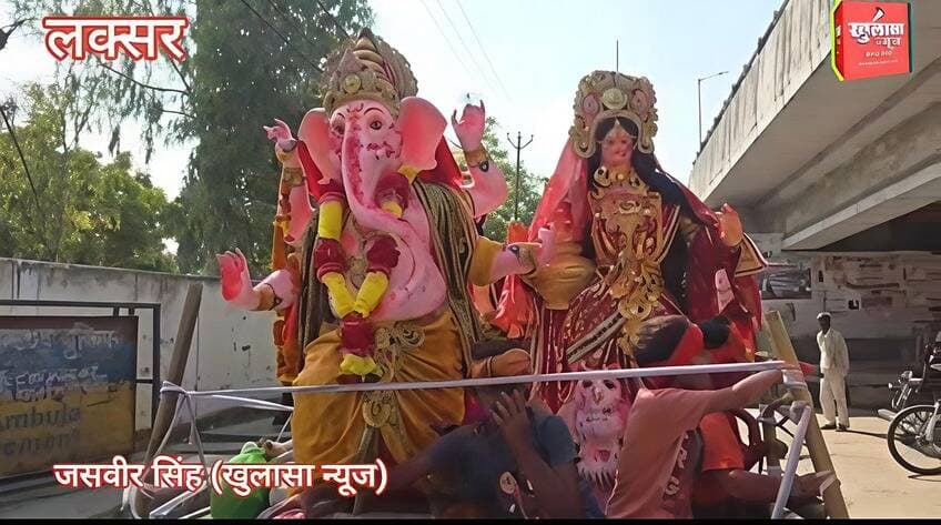 मां दुर्गा की विदाई पर उमड़ा आस्था का सैलाब!
12 किलोमीटर तक निकली भव्य शोभायात्रा,जयकारों के बीच विसर्जन