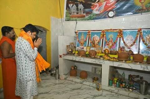 ଝାରସୁଗୁଡା: ଝାରସୁଗୁଡ଼ା ଶୁକୁଆ ଗୋଦାମ ମା’ ଗାୟତ୍ରୀ ମନ୍ଦିରରେ ପୂଜାର୍ଚ୍ଚନା କଲେ ବିଧାୟକ ଟଙ୍କଧର ତ୍ରିପାଠୀ