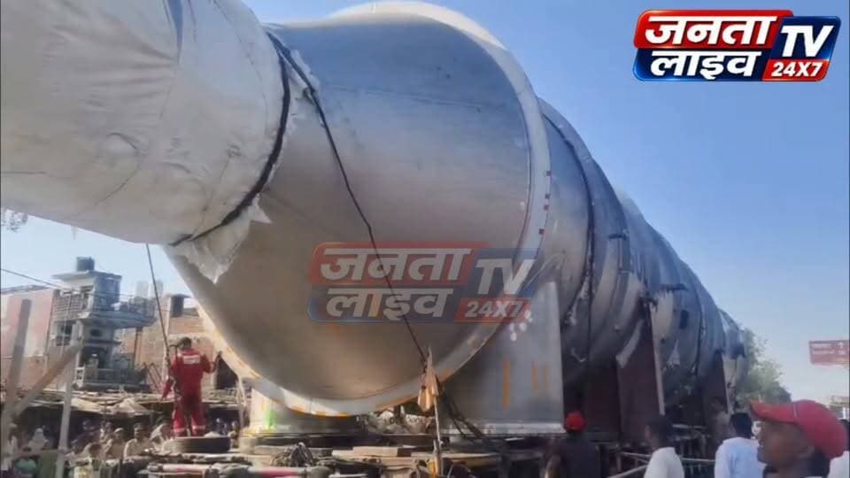😱 308 पहियों का 'बाहुबली ट्रक' बहराइच में! देखकर उड़ गए होश
चींटी की रफ्तार, पहाड़ जैसा वजन! मटेरा चौराहे पर दिखा अजूबा 🚛
#Bahraich #बहराइच #UttarPradesh #UPNews #Viral #ViralVideo #Trending
#308Wheels #308पहिए #BahubaliTruck #बाहुबलीट्रक #RoadMonster #HeavyHaulage #MegaTruck #200TonMachine
#Matera #मटेरा #LakhimpurKheri #Kumbhi #Paradip #Odisha
#वायरलवीडियो #ताज़ाख़बर #यूपीन्यूज़ #बहराइचन्यूज़ #हैरतअंगेज़ #अजूबा #देखिए
#Bahraich #बहराइच