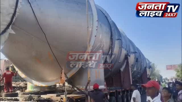 😱 308 पहियों का 'बाहुबली ट्रक' बहराइच में! देखकर उड़ गए होश
चींटी की रफ्तार, पहाड़ जैसा वजन! मटेरा चौराहे पर दिखा अजूबा 🚛
#Bahraich #बहराइच #UttarPradesh #UPNews #Viral ViralVideo Trending
308Wheels 308पहिए BahubaliTruck बाहुबलीट्रक RoadMonster HeavyHaulage MegaTruck 200TonMachine
Matera मटेरा LakhimpurKheri Kumbhi Paradip Odisha
वायरलवीडियो ताज़ाख़बर यूपीन्यूज़ बहराइचन्यूज़ हैरतअंगेज़ अजूबा देखिए
Bahraich बहराइच