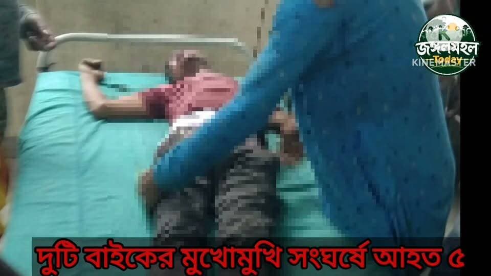 সিন্দ্রি পেট্রোল পাম্প সংলগ্ন এলাকায় দুটি বাইকের মুখোমুখি সংঘর্ষে গুরুতর আহত ৫