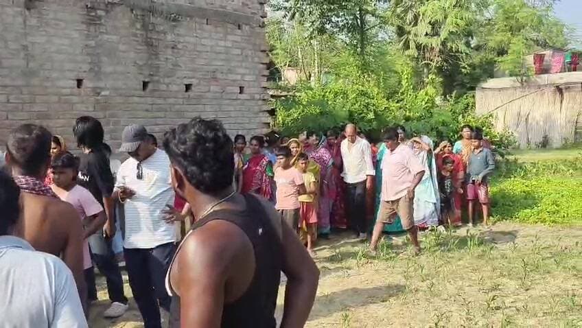 ভগবানগোলা ১: ভগবানগোলায় বাথরুমে সাপ, বনদপ্তর দ্রুত উদ্ধার করল