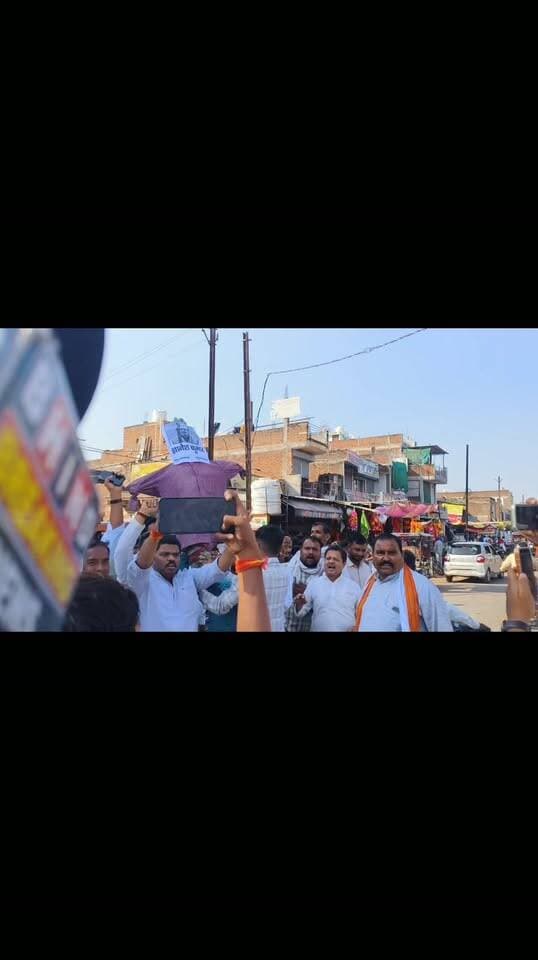 कांग्रेस कार्यकर्ताओं ने आज गोरमी चौराहे पर ज्ञानेश कुमार का पुतला जलाया