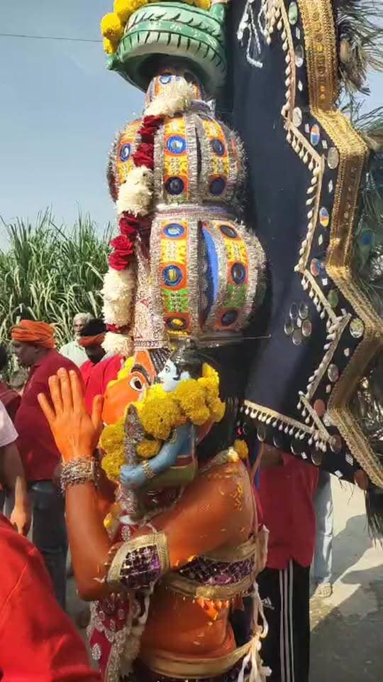 सनौली खुर्द में श्री हनुमान बाल सभा की ओर से दशहरा पर्व पर झांकी में उमड़ी जनसभा।