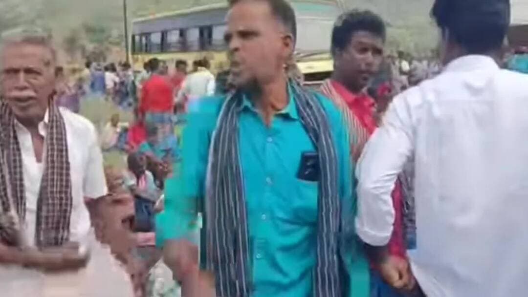 துறையூர்: எம்எல்ஏ யார் என்றே தெரியாது! துறையூரில் சாலை மறியலில் ஈடுபட்ட மக்கள் - வைரல் வீடியோ