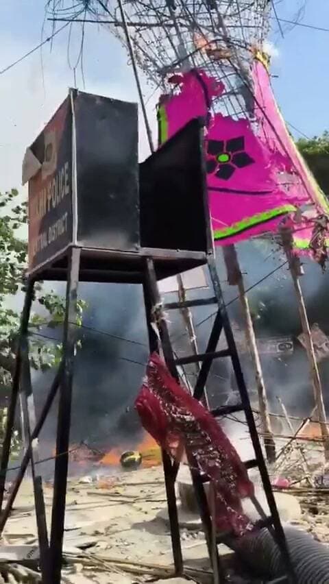 * दिल्ली के पटेल नगर में समय से पहले ही हो गया रावण दहन
* शॉट सर्किट के कारण पुतले को लगी आग
* सोशल मीडिया पर वायरल हो रहा वीडियो
