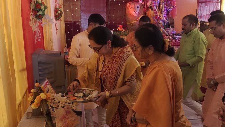 विजयादशमी पर 36वीं वाहिनी कनकी में हुआ शस्त्र पूजन
सांसद श्रीमती भारती पारधी सहित जनप्रतिनिधियों एवं अधिकारियों ने विधि-विधान से किया पूजन,
जिले और प्रदेश की सुख-समृद्धि के लिए की प्रार्थना