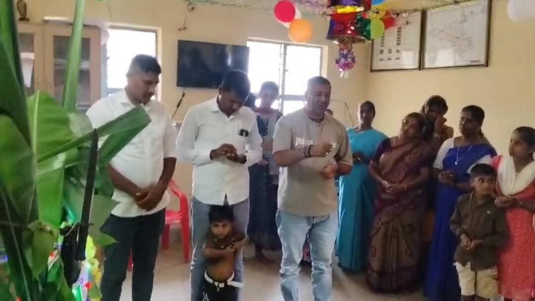 ಕುಶಾಲನಗರ: ಚೆಟ್ಟಳ್ಳಿ ಪೊಲೀಸ್ ಉಪಠಾಣೆಯಲ್ಲಿ ವಿಜೃಂಭಣೆಯಿಂದ ನಡೆದ ಆಯುಧ ಪೂಜೆ
