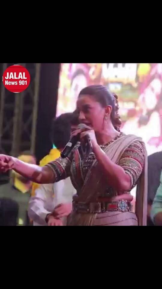 भोजपुरी एक्ट्रेस अक्षरा सिंह गुस्सा हुईं...
कहा- आप के ही घर की लड़की हूं अच्छा लगेगा...
लड़कियों को जलील करते हो शर्म नहीं आती... @