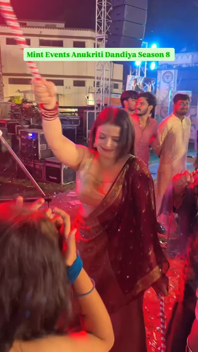 अनुकृति सीजन 8 के भव्य समापन समारोह में डांडिया, संगीत और उत्साह का शानदार संगम देखने को मिला।
NCZCC, अशोक नगर में मिंट इवेंट द्वारा आयोजित इस समारोह में डॉ. उदय प्रताप सिंह जी ने स्पॉन्सर्स एवं इन्फ्लुएंसर्स को सम्मानित कर उनके योगदान की सराहना की।
#AnukritiSeason8 #UdayPratapSingh #MintEvent #prayagraj