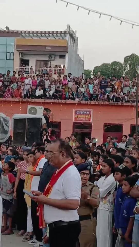 सितारगंज। रावण और कुंभकरण के पुतले का दहन।
हजारों की संख्या में रामलीला ग्राउंड पहुंचे लोग।
पुलिस प्रशासन के पुख्ता इंतजाम।