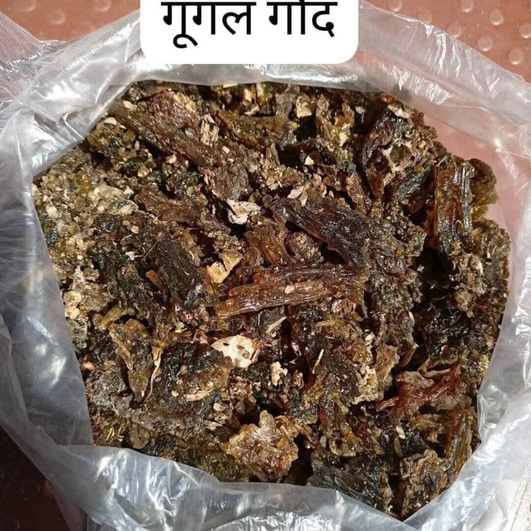 औषधीय पौधों की खेती से रुकेगा पलायन!
चंबल के बीहड़ों में गुग्गल, गिलोय, अश्वगंधा और आंवला जैसे औषधीय पौधों की खेती ग्रामीणों के लिए रोजगार और आय का नया जरिया बन सकती है। इससे बीहड़ भूमि का बेहतर उपयोग, पर्यावरण संरक्षण और पलायन रोकने में मदद मिलने की संभावनाएं हैं।