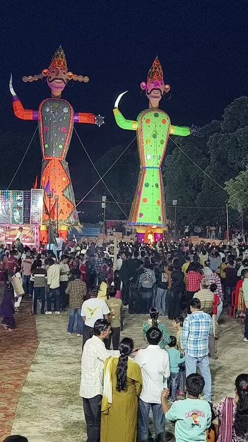 #haridwar : रोडीबेलवाला मैदान में धूं धूं कर जलते अंहकारी रावण और मेघनाथ के पुतले देखें वीडियो
Haridwar Stambh Vasudev