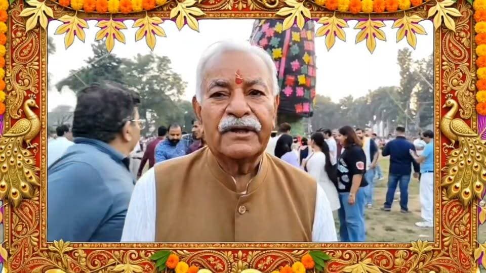 यमुनानगर में धूमधाम से मना दशहरा, रिमोट से हुआ रावण दहन; 68 फुट तक ऊंचे पुतले बने आकर्षण का केंद्र
#Yamunanagar #Dussehra #Vijayadashami #RavanaDahan #HaryanaNews #BreakingNews #GhanshyamDassArora #JaiShriRam #AKNews #YamunanagarNews