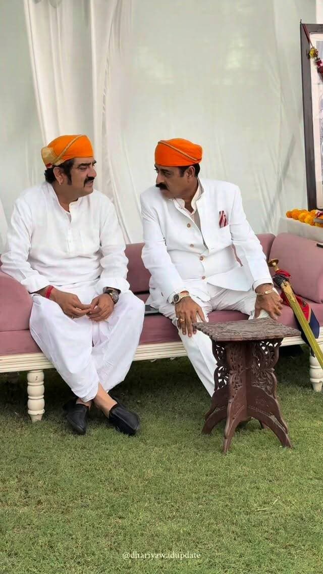 मेवाड़ क्षत्रिय सभा के संरक्षक ठाकुर साहब भानुप्रताप सिंह जी राणावत एवं अध्यक्ष ठाकुर साहब दिग्विजय सिंह जी के सान्निध्य में धरियावद राजमहल में दशहरा पर्व हर्षोल्लास एवं पारंपरिक रीति-रिवाजों के साथ मनाया गया।
कार्यक्रम का शुभारंभ राम दरबार पूजन, अश्व पूजन एवं शस्त्र पूजन के साथ हुआ। तत्पश्चात ग्राम में भव्य जुलूस निकाला गया, जिसका जगह-जगह आत्मीय स्वागत किया गया। राजमहल लौटने पर अजब सेवा संस्थान की बालिकाओं द्वारा शानदार तलवारबाज़ी का प्रदर्शन कर समारोह की शोभा बढ़ाई गई।
शौर्य, संस्कृति और परंपरा के प्रतीक इस पर्व ने हमारी समृद्ध विरासत एवं क्षत्रिय गौरव को पुनः जीवंत किया। 🙏🚩
#दशहरा #मेवाड़क्षत्रियसभा #शौर्यऔरसंस्कृति #राजपूतपरंपरा #धरियावदराजमहल