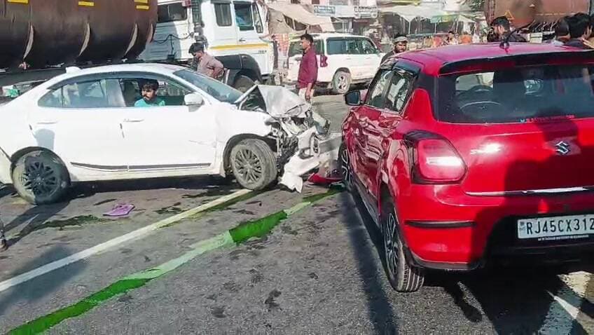 बस्सी: बस्सी चक पर बस समेत चार वाहनों की जोरदार टक्कर