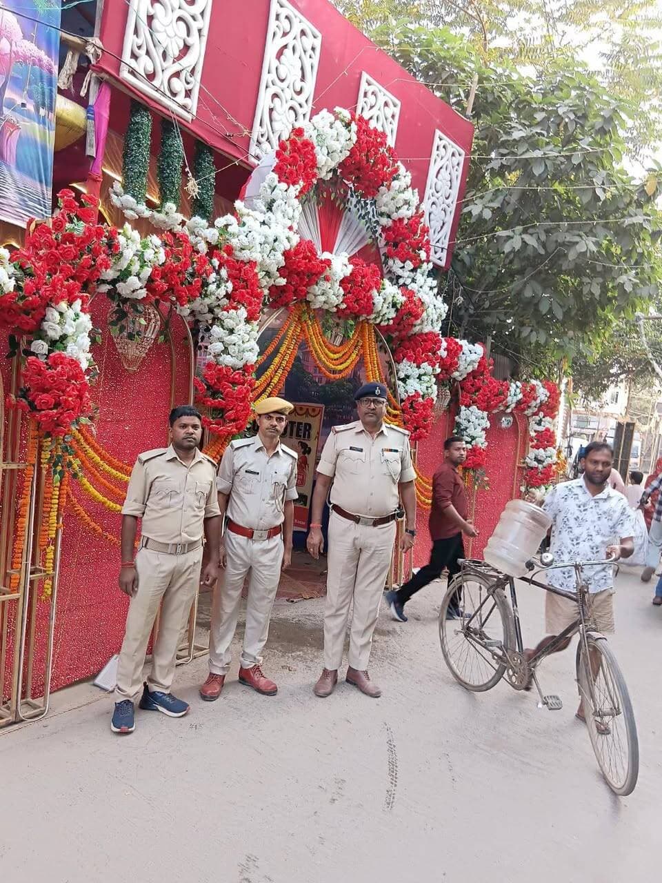 कटिहार जिला अन्तर्गत शांतिपूर्ण एवं सौहार्दपूर्ण वातावरण में मनाई जा रही है दुर्गा पूजा का त्योहार।
उक्त अवसर पर विधि एवं सुरक्षा व्यवस्था बनाए रखने हेतु विभिन्न पूजा पंडालों एवं चौक-चौराहों पर दंडाधिकारियों व पुलिस पदाधिकारियों एवं पुलिस बल के द्वारा सतत् निगरानी की जा रही है।
Information & Public Relations Department, Government of Bihar CMO Bihar Samrat Choudhary CM Samrat Social Welfare Department, Government of Bihar @topfans