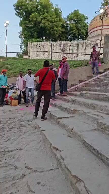 मूर्ति विसर्जन कार्यक्रम सोहावल ढेमुआ घाट
सोहावल: अयोध्या जनपद के सोहावल क्षेत्र में मूर्ति विसर्जन कार्यक्रम, प्रसाशन कि जबरदस्त तैयारी...
अयोध्या जनपद के सोहावल क्षेत्र स्थित सरयू नदी के ढेमुआ घाट पर मूर्ति विसर्जन कार्यक्रम आज सुबह करीब 11 बजे से चल रहा है जिसको लेकर प्रशासन की पूरी तैयारी देखने को मिल रही है।
#reelsviral #reels #viral #viralreels #livestreaming #ayodhya #durgapuja Awadh News24 Dr. Amit Singh Chauhan Jitendra K. Singh Pandit Karunakar Pandey Raghvendra Pratap Singh