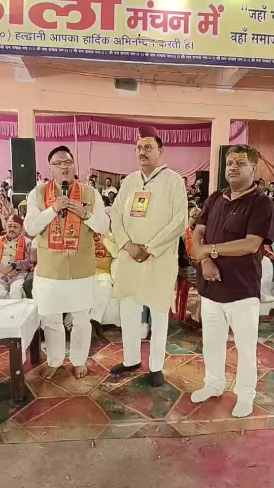 दशहरे के अवसर पर प्राचीन श्री रामलीला मैदान में जनता को संबोधित करते महापौर गजराज सिंह बिष्ट...