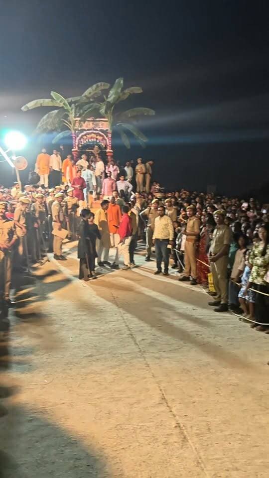दसई पोखरा में रामलीला मंचन ने बांधा समां, भगवान श्रीराम की लीलाओं का हुआ मंचन
#दसईपोखरा #रामलीला #मऊ #खबरेंअभीतक #KhabareAbhiTak