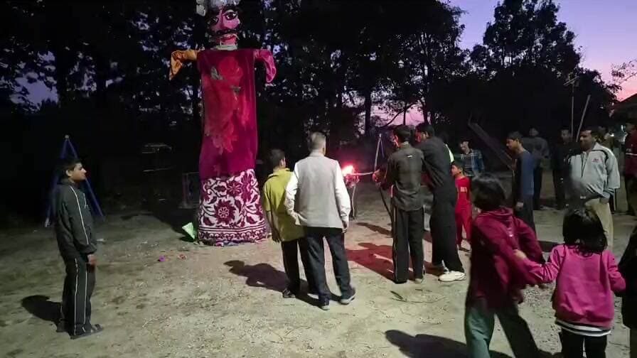 🔴पंचरुखी (सलियाणा) विजयादशमी LIVE: रामानंद गोपाल रोटरी बालाश्रम, सलियाणा में रावण दहन उत्सव....
असत्य पर सत्य और अधर्म पर धर्म की विजय के पावन पर्व विजयादशमी के अवसर पर रामानंद गोपाल रोटरी चिल्ड्रन्स होम, सलियाणा में आयोजित रावण दहन का सीधा प्रसारण। आइए मिलकर इस बुराई पर अच्छाई की जीत के साक्षी बनें। जय श्री राम🚩🚩🚩🚩
#रावणदहन #दशहरा #विजयादशमी #लाइव #सलियाणा #पालमपुर #बालाश्रम #सत्य_की_जीत #दशहरा2026
#RavanDahan #Dussehra #Vijayadashami #LiveStream #Saliana #Palampur #RotaryChildrenHome #RavanDahanLive #HimachalPradesh