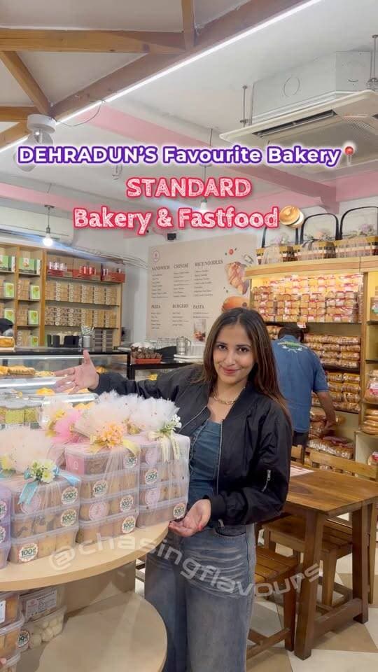 Dehradun se ghar jao toh bakery ka samaan compulsory hai bhai 😂❤️
100% veg bakery, savoury bites & festive hampers — Standard Bakery has it all! 🥐☕️🎁
Tag that relative who always asks for Dehradun ki bakery! 😭👇🏻
#chasingflavours #dehradun #bakery #standardbakery