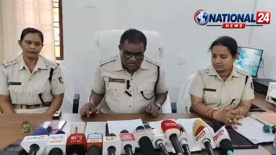 🚨 କୋରାପୁଟରେ ଗୁଟଖା ଚୋରା ଚାଲାଣକୁ ନେଇ ଡ୍ରାଇଭରଙ୍କୁ ଅପହରଣ ଓ ଲୁଟ୍! ୫ ଗିରଫ
🔥 ୫୩ ବସ୍ତା ଗୁଟଖା ସହ ୨ ପିକ୍ଅପ୍, ସ୍କର୍ପିଓ ଓ ୮୯ ହଜାର ୫୦୦ ଟଙ୍କା ଜବତ!
🚨 କାକିରିଗୁମା ପୁଲିସକୁ ବଡ଼ ସଫଳତା, ଫେରାର ଅଭିଯୁକ୍ତଙ୍କୁ ଖୋଜୁଛି ପୁଲିସ!
#KoraputNews #କୋରାପୁଟ #କାକିରିଗୁମା #GutkhaSmuggling #ଗୁଟଖାଚୋରାଚାଲାଣ #BreakingNews #OdishaNews #CrimeNews #PoliceAction #୫ଜଣଗିରଫ #DriverKidnapping #LootCase #GutkhaSeizure #KoraputPolice #OdishaBreaking #ViralNews #LatestNews #ଓଡ଼ିଶାଖବର #କ୍ରାଇମ୍ନ୍ୟୁଜ୍ #ଜବତହେଲା୫୩ବସ୍ତାଗୁଟଖା
#National24