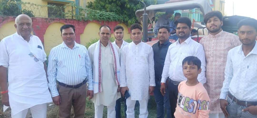 आज अवागढ में पधारे धरम सिंह जी लोनिया चौहान राष्ट्रीय अध्यक्ष लोनिया चौहानसोसाइटीज,बृजेश कुमार सिंह जी प्रदेश उपाध्यक्ष अपनी पार्टी सेकुलर ,गोपी जी समाज सेवी,अजय कुमार सिंह जी लोनिया चौहान उत्तर प्रदेश पुलिस,जगपाल सिंह जी लोनिया चौहान राष्ट्रीय महासचिव,धर्मेंद्रजी नगला डामर ,लोकप्रिय प्रधान श्री बृजेश जी यादव सकीट सहित तमाम बन्धुओं से भेंट वार्ता हुई!
अच्छाई पर बुराई के प्रतीक
विजय दशमी उत्सव की आप सभी स्नेहीजनों को हार्दिक बधाई व शुभकामनाएं!