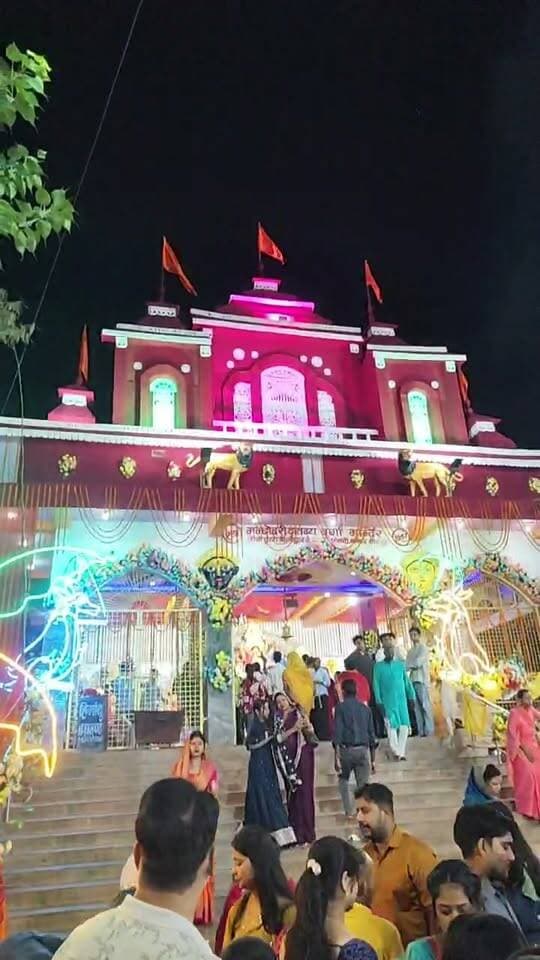 वीरपुर नगर क्षेत्र स्थित सार्वजनिक दुर्गा मंदिर पुरानी बाजार में धूपदानी नृत्य करती युवतियां!
#navratrivibes #highlight #birpur #follower