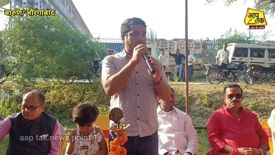 बारुण प्रखण विकास पदाधिकारी नीरज कुमार ने विजय दशमी के अवसर पर बाघा विशुनपुर में दुगोला कार्यक्रम में फीता काट कर किया शुभारंभ।
