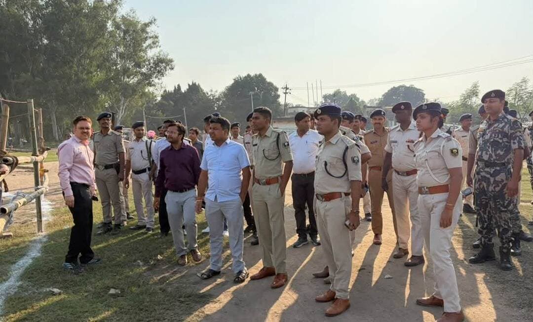 🏹🔥 बुराई पर अच्छाई की विजय! 🔥🏹
डालमियानगर मैदान में विजयादशमी के पावन अवसर पर रावण दहन कार्यक्रम शांतिपूर्ण एवं हर्षोल्लास के साथ संपन्न हुआ। 🙏✨
जिला पदाधिकारी, रोहतास श्री दीपक कुमार मिश्रा एवं पुलिस अधीक्षक, रोहतास श्री राज के नेतृत्व में पुलिस-प्रशासन द्वारा लोगों की सुरक्षा एवं सुविधा के लिए व्यापक इंतजाम सुनिश्चित किए गए। 🤝
सत्य की विजय, सद्भाव का संदेश! 🌸
#Vijayadashami2026 #BiharGovernment #PublicService #DistrictAdministration #CMSamrat
Information & Public Relations Department, Government of Bihar