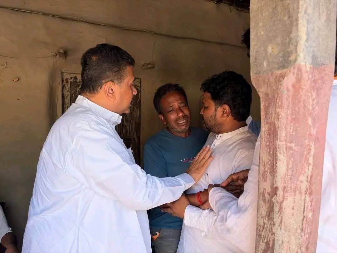 স্বজন হারানোর বেদনায় পাশে মুখ্যমন্ত্রী, চোরবাগানে নিহতদের পরিবারের সঙ্গে সাক্ষাৎ মুখ্যমন্ত্রী শুভেন্দু অধিকারীর।
#nonflowers #LatestNews #Panitankitimes #viralpost #everyone #allfollowers #SuvenduAdhikari