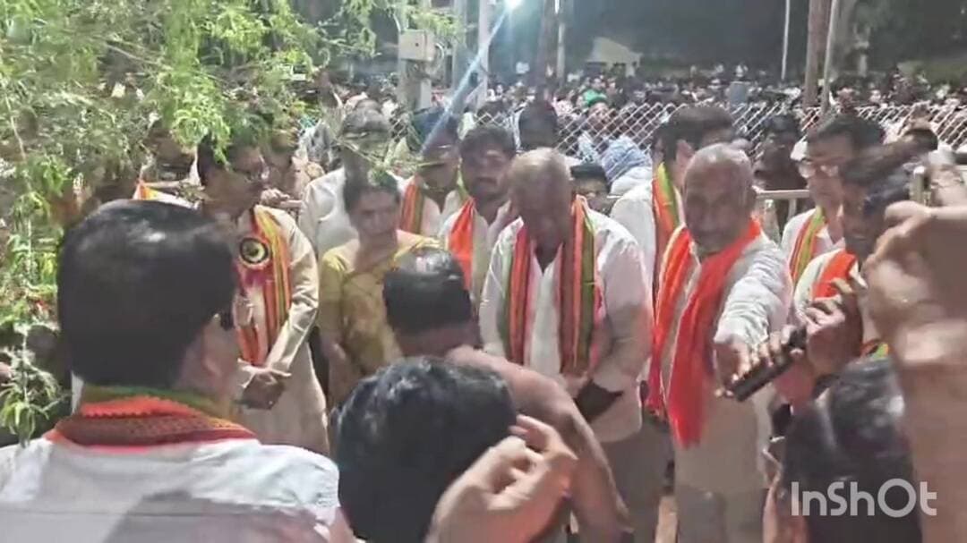 కొత్తగూడెం: కొత్తగూడెంలో ఘనంగా విజయదశమి వేడుకలు: రావణవధ కార్యక్రమంలో పాల్గొన్న ఎమ్మెల్యే