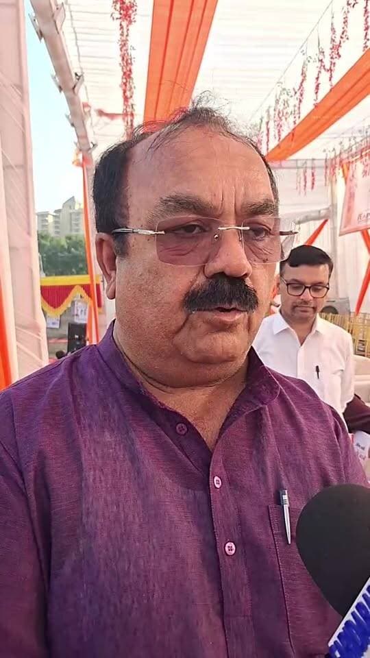 श्री बजरंग दल दशहरा कमेटी फरीदाबाद तालाब चौक में रावण दहन कार्यक्रम का आयोजन किया जा रहा हैl
कार्यक्रम की दूसरी जानकारी देते हुए कार्यक्रम के संयोजक और मार्केट कमेटी के अध्यक्ष सुभाष आहूजा जी