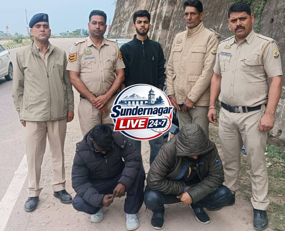डीएसपी सुंदरनगर भारत भूषण के दिशा निर्देशों के तहत पुलिस थाना सुंदरनगर की टीम ने पुंघ में नाकाबंदी के दौरान स्कूटी सवार दो युवक 524 ग्राम चरस सहित गिरफ्तार,
जालंधर के रहने वाले हैं दोनों आरोपी, पुलिस ने स्कूटी की तलाशी के दौरान पकड़ी चरस।