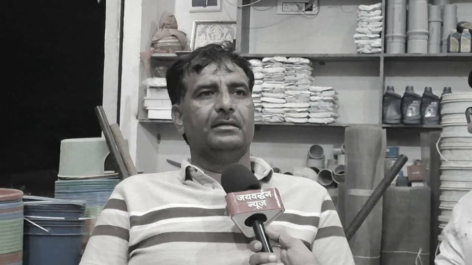 नमाना पंचायत में पानी की समस्या दूर करने पर रहेगा फोकस, शांतादेवी गायरी चुनावी मैदान में
,.
राजसमंद जिले की नमाना पंचायत से सरपंच प्रत्याशी शांतादेवी पत्नी भीमराज गायरी चुनावी मैदान में हैं। भीमराज गायरी ने पंचायत के विकास को लेकर अपनी प्राथमिकताएं बताते हुए कहा कि यदि जनता उन्हें सेवा का अवसर देती है, तो सबसे पहले पेयजल व्यवस्था को बेहतर बनाने पर ध्यान दिया जाएगा। उन्होंने कहा कि ग्रामीणों को पर्याप्त पेयजल उपलब्ध कराना उनकी प्राथमिकताओं में शामिल रहेगा।
.
#Rajsamandnews #Panchyatchunav #Election