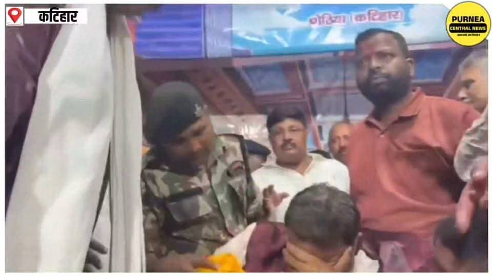 ब्रेकिंग न्यूज़: फलका में कार्यक्रम के दौरान सांसद पप्पू यादव की अचानक तबीयत बिगड़ी, तेज चक्कर आने के बाद मची हलचल
#PappuYadav #BreakingNews #Falka #Katihar #BiharNews #LatestNews