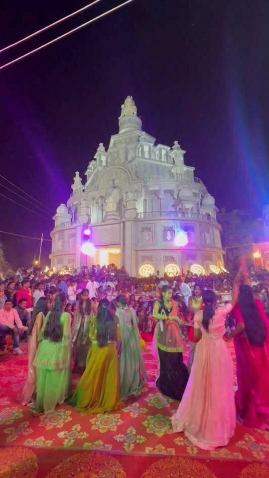 नोखा के स्टेशन रोड में दशहरा पर्व पर डांडिया कार्यक्रम हुआ।
#rohtasdistrict #durgapuja
