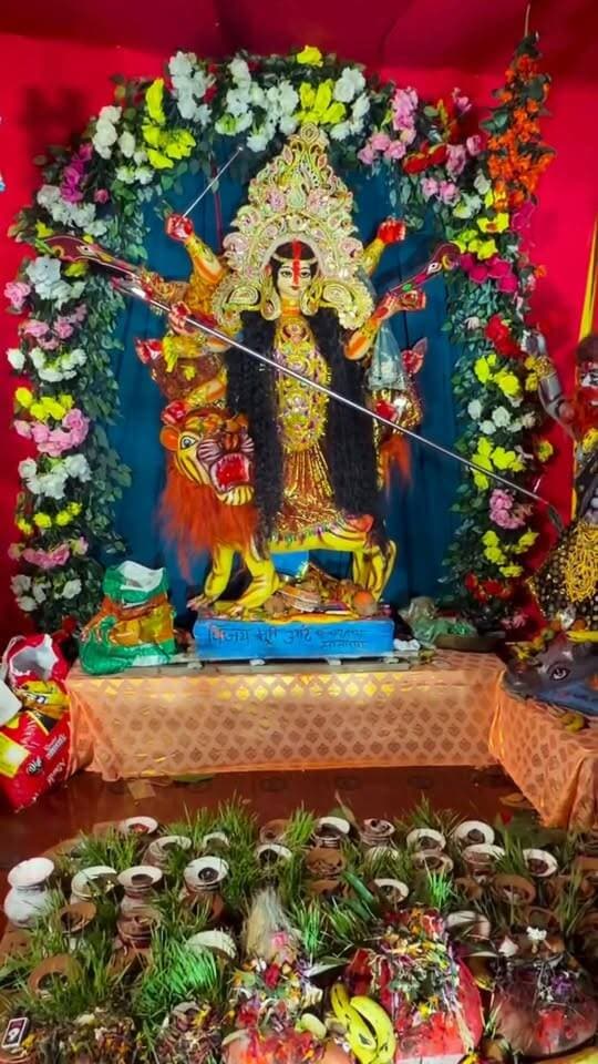 सासाराम के वार्ड -1 स्थित तुर्की बाजार, बाराडीह पुल में तुतला भवानी धाम की तर्ज पर बना आकर्षक दुर्गापूजा पंडाल।
#rohtasdistrict #durgapuja