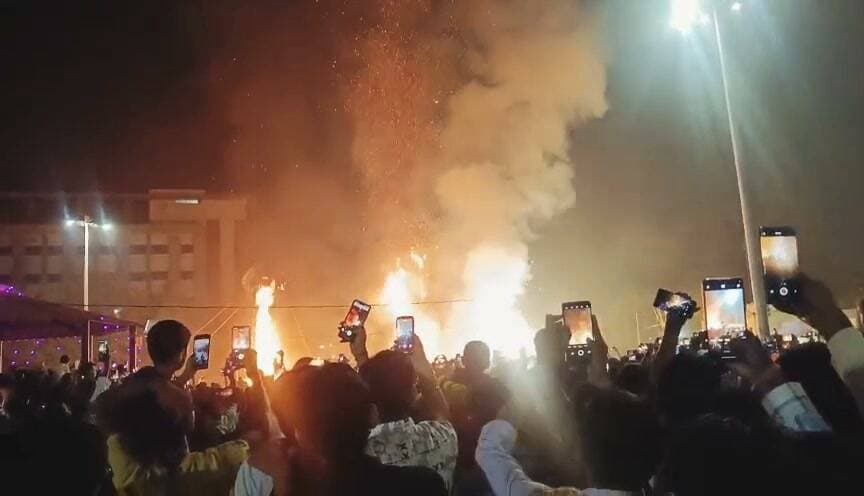 भिवानी के किरोड़ीमल पार्क में धु धु कर जला रावण,साथ में कुम्भकर्ण व मेघनाथ....